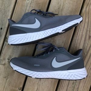 Nike Revolution 5 Shoes